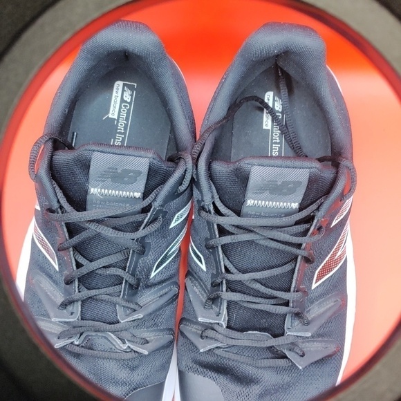 New balance running shoes dynasoft men\'s size 14 black and white .